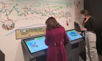 Mapas y pantallas de las salas y todo lo que se encuentra visible dentro del museo.