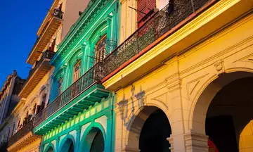 Calles coloridas de La Habana Vieja, Cuba