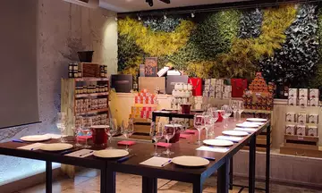 Sala donde se llevará a cabo la cata de quesos con maridaje de sidras y vinos de Cangas.
