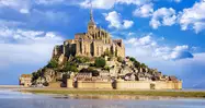 Vistas aéreas del Monte Saint-Michel, uno de los lugares con más encanto de Francia.