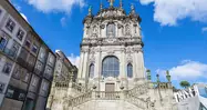 Iglesia y Torre de los Clérigos, uno de los puntos imprescindibles en este tour a pie por Oporto en grupos reducidos.