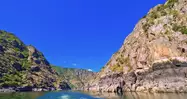 Los cañones del río Sil ofrecen un impresionante paisaje de acantilados y aguas profundas.