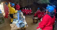 Explicaciones durante el taller de minerales.
