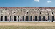 Fachada lateral de la fortaleza de San Carlos en La Habana, Cuba