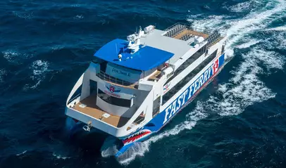 Barco Don Juan surcando las aguas de Lanzarote