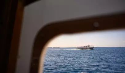 Barco navegando por las aguas del Adriático, Dubrovnik
