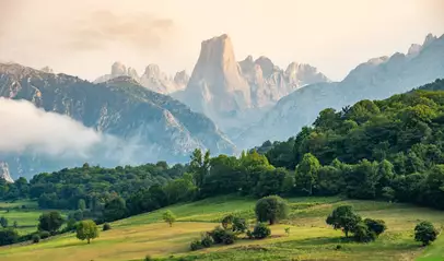 Vista imponente del Urriellu en los Picos de Europa, Asturias